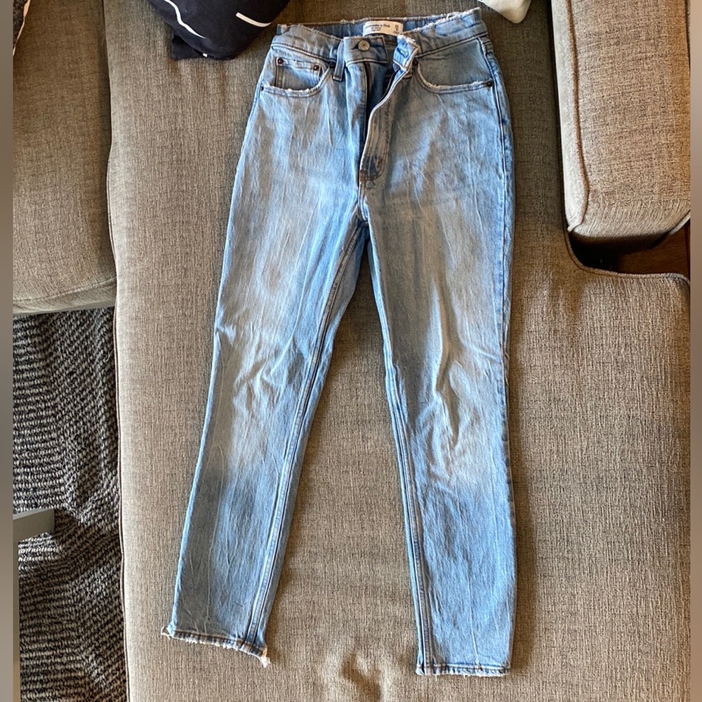 The Skinny High Rise Abercrombie Jeans Size 25S